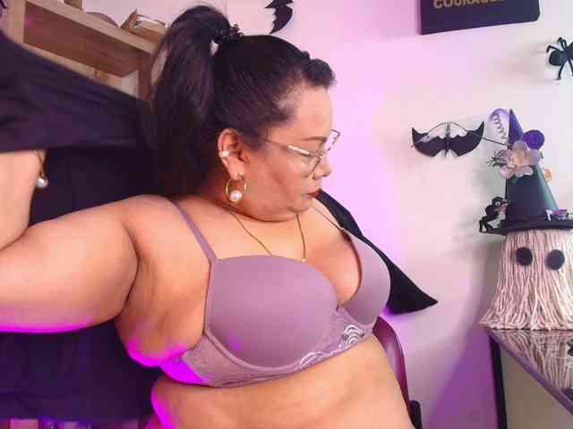 EllenaBoobs webcam