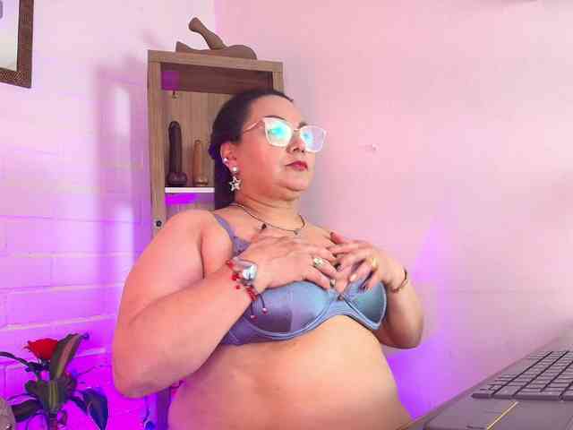 EllenaBoobs webcam