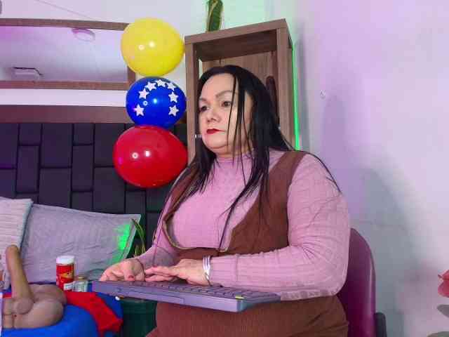EllenaBoobs webcam