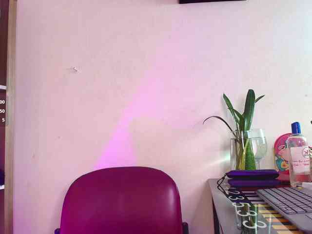 EllenaBoobs webcam