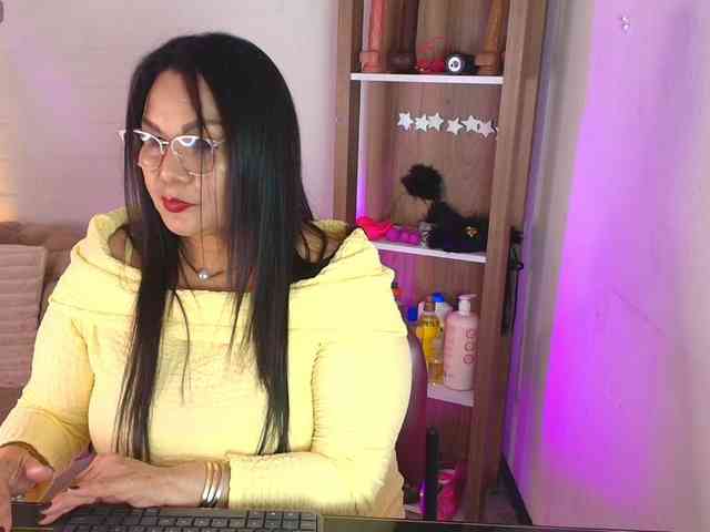 EllenaBoobs webcam