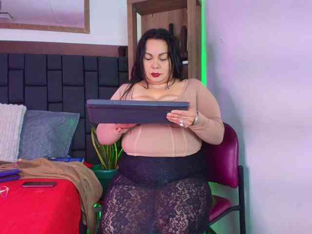EllenaBoobs webcam