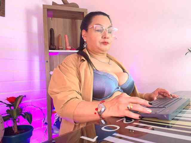 EllenaBoobs webcam
