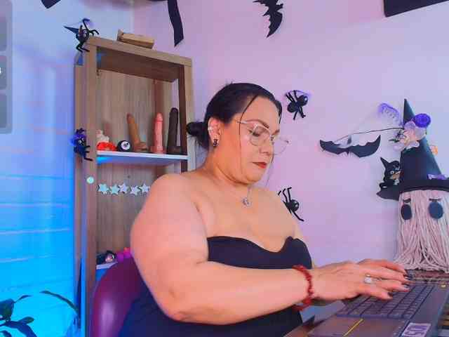 EllenaBoobs
