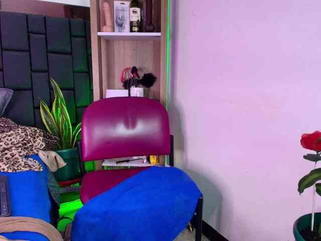 EllenaBoobs webcam