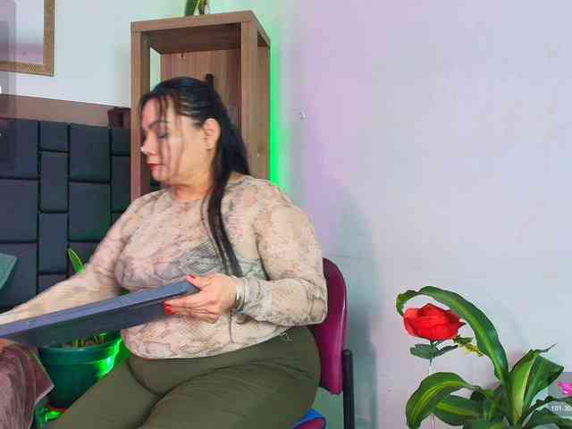 EllenaBoobs webcam