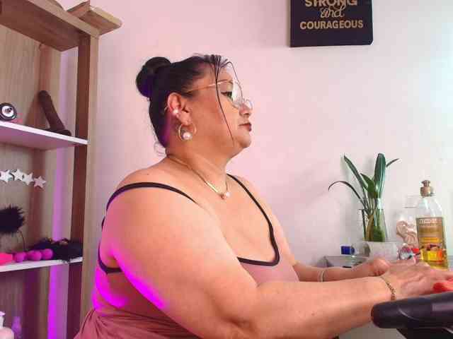 EllenaBoobs webcam