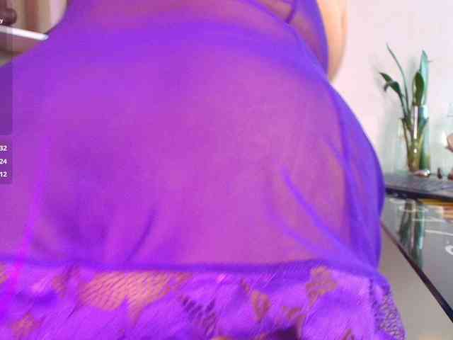 EllenaBoobs webcam