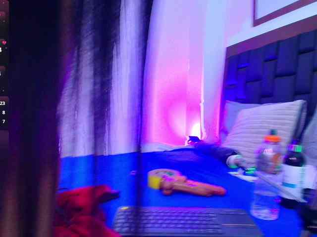 EllenaBoobs webcam