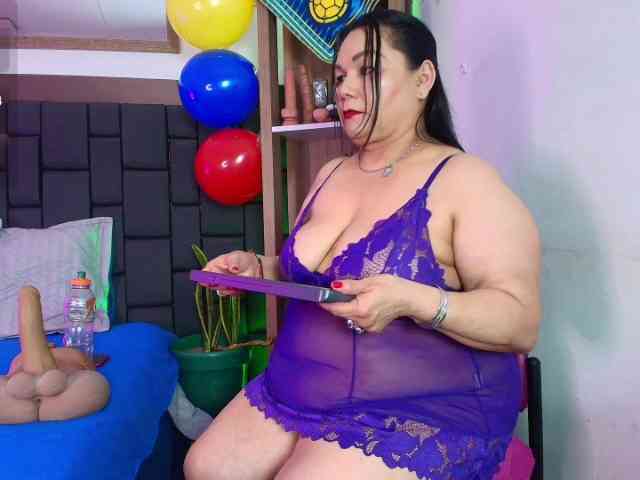 EllenaBoobs webcam
