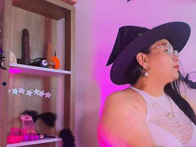 ellenaboobs's live room