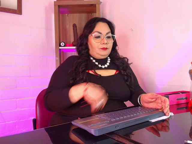 EllenaBoobs webcam