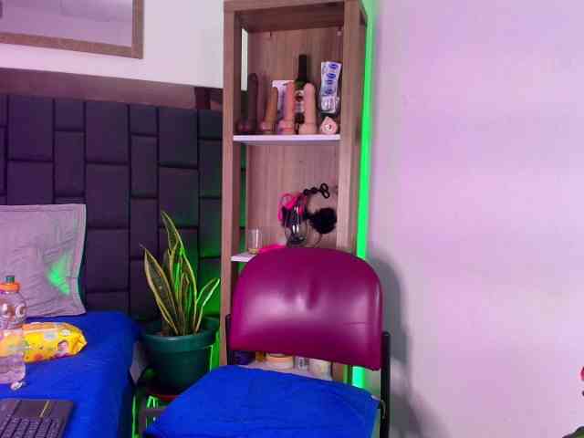 EllenaBoobs webcam