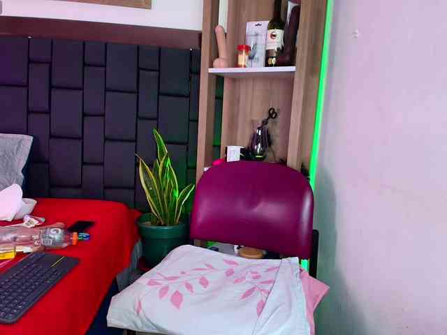 EllenaBoobs webcam