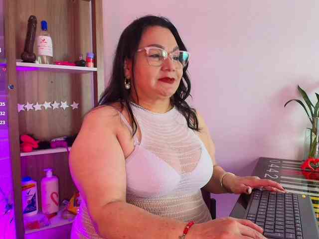 EllenaBoobs webcam