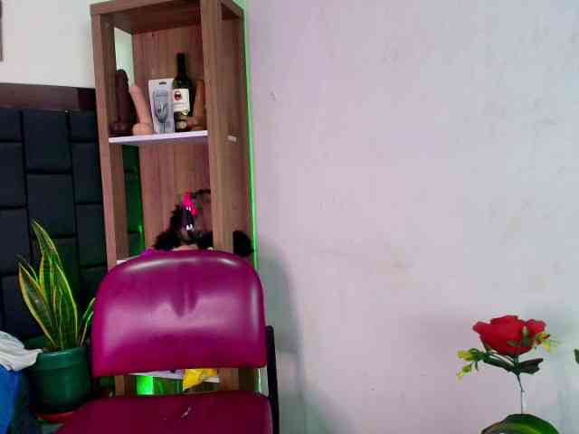 EllenaBoobs webcam
