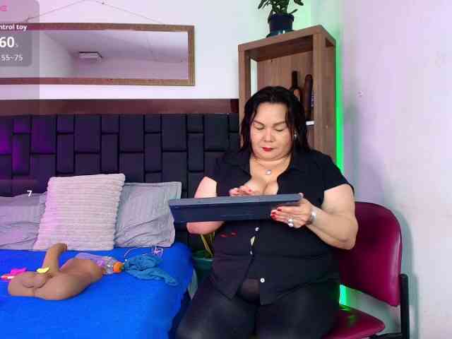 EllenaBoobs webcam