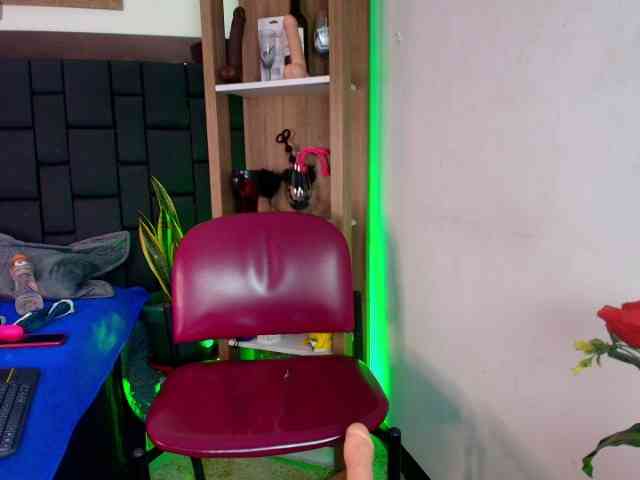 EllenaBoobs webcam