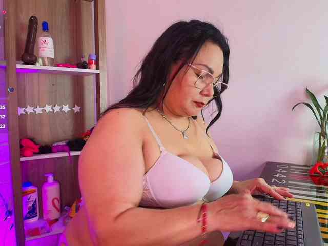 EllenaBoobs webcam