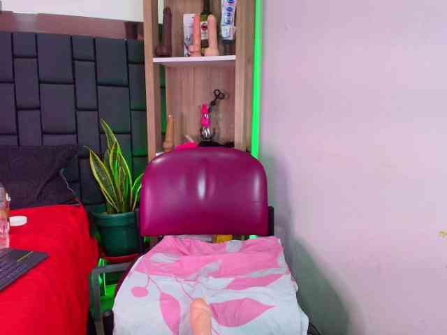 EllenaBoobs webcam