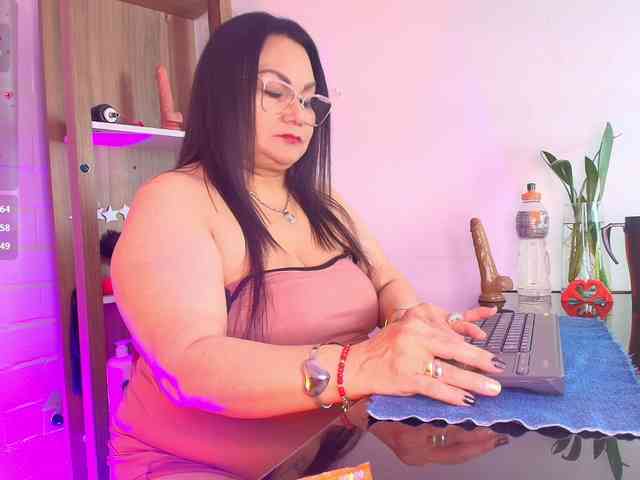 EllenaBoobs webcam