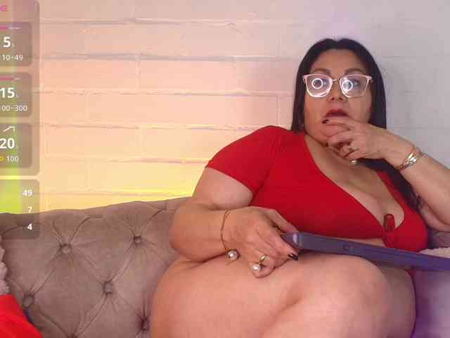 ellenaboobs's live room