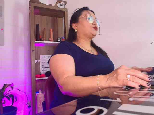 EllenaBoobs webcam