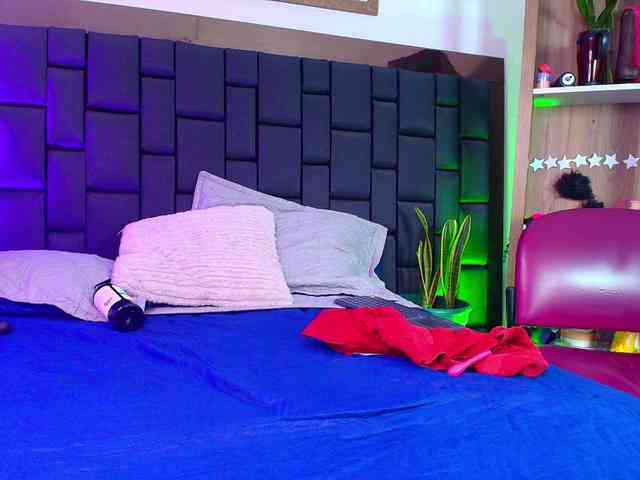 EllenaBoobs webcam