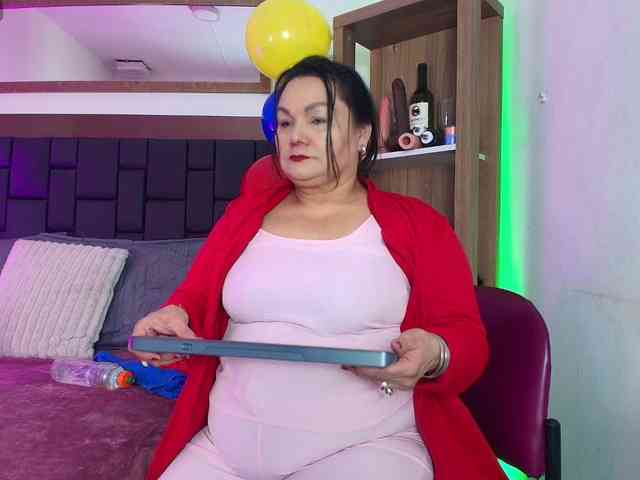 EllenaBoobs