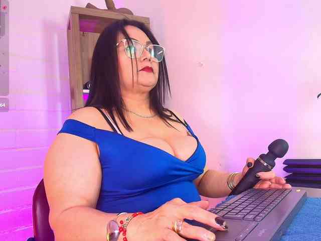 EllenaBoobs webcam