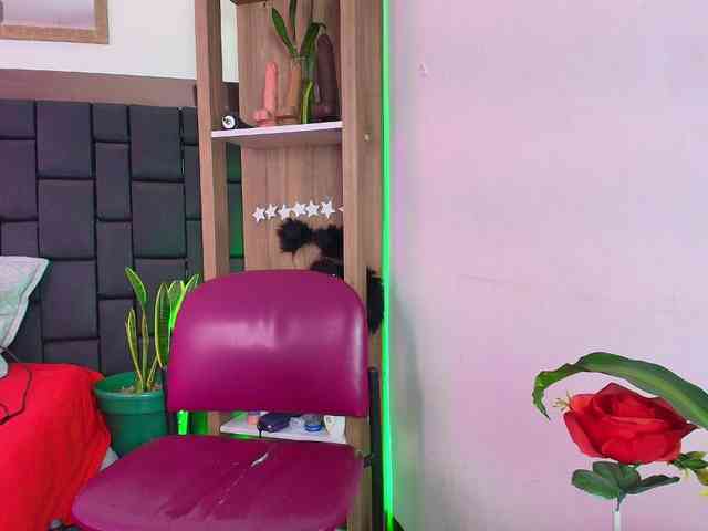 EllenaBoobs webcam