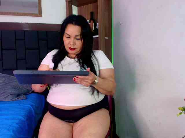 EllenaBoobs webcam