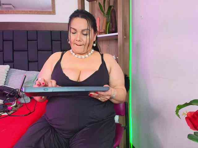 EllenaBoobs webcam