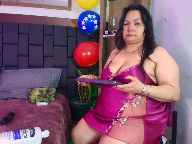 EllenaBoobs webcam