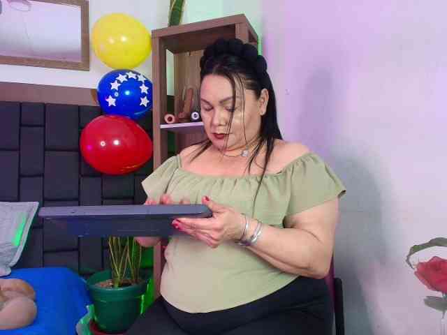 EllenaBoobs webcam