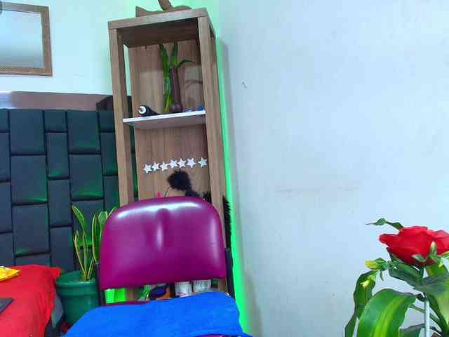 EllenaBoobs webcam