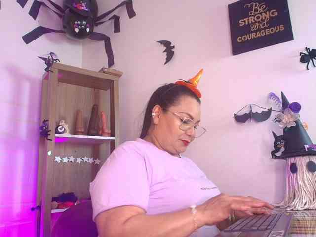 EllenaBoobs webcam