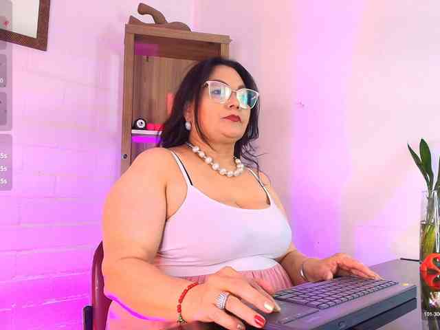 EllenaBoobs webcam