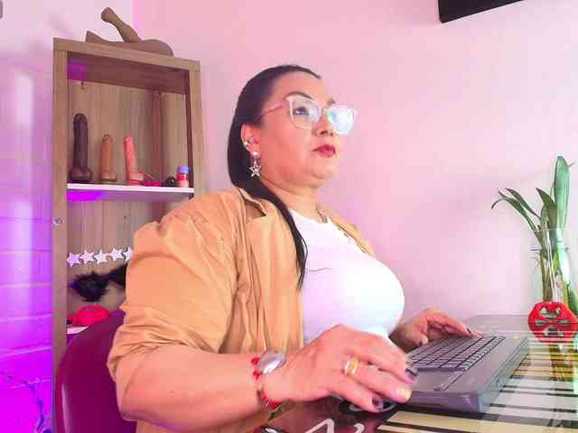 EllenaBoobs webcam