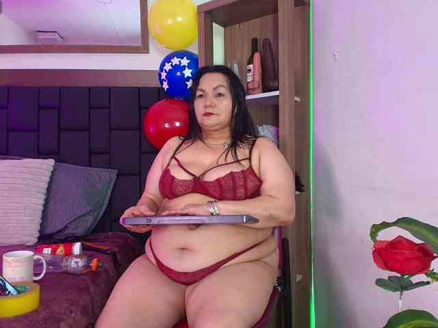 EllenaBoobs webcam