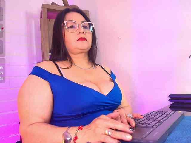 EllenaBoobs webcam