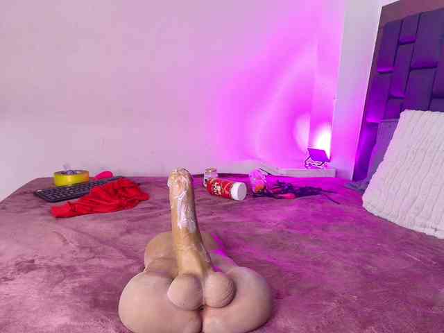EllenaBoobs webcam