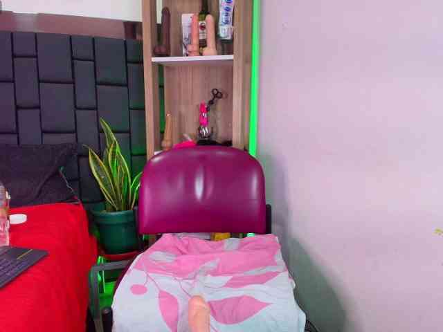 EllenaBoobs webcam