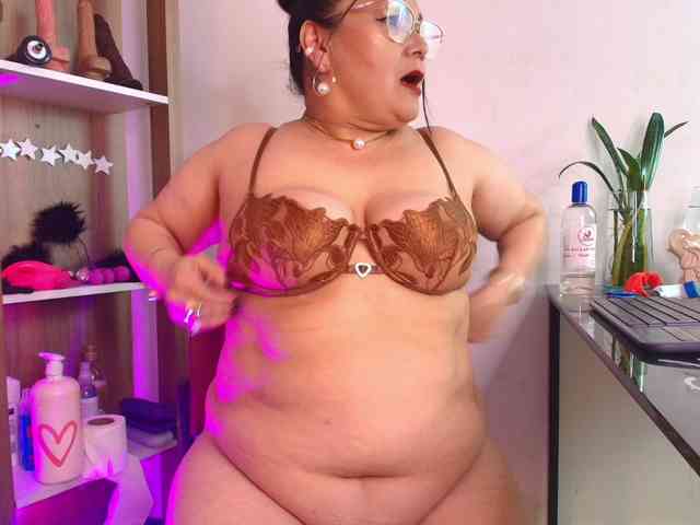 EllenaBoobs webcam