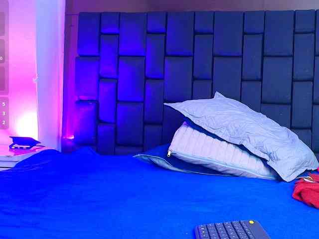 EllenaBoobs webcam