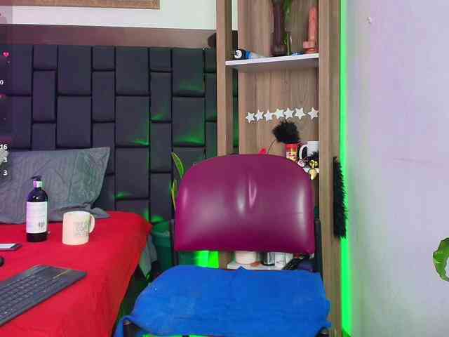 EllenaBoobs webcam