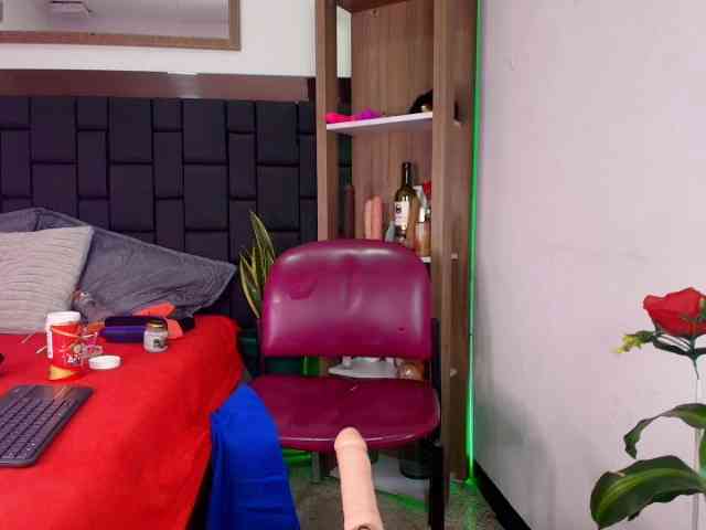 EllenaBoobs webcam
