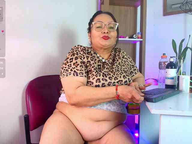 EllenaBoobs webcam