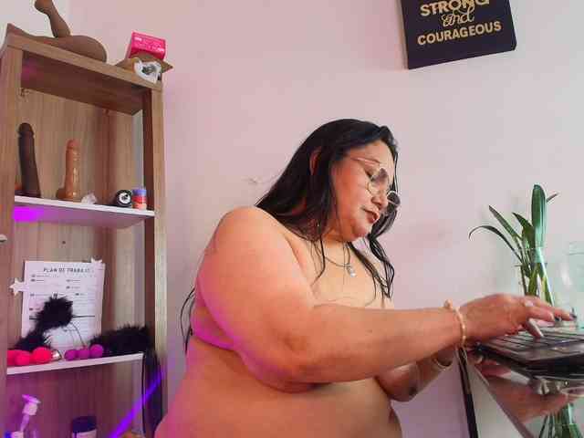 EllenaBoobs webcam