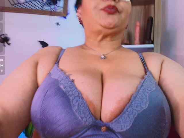 EllenaBoobs